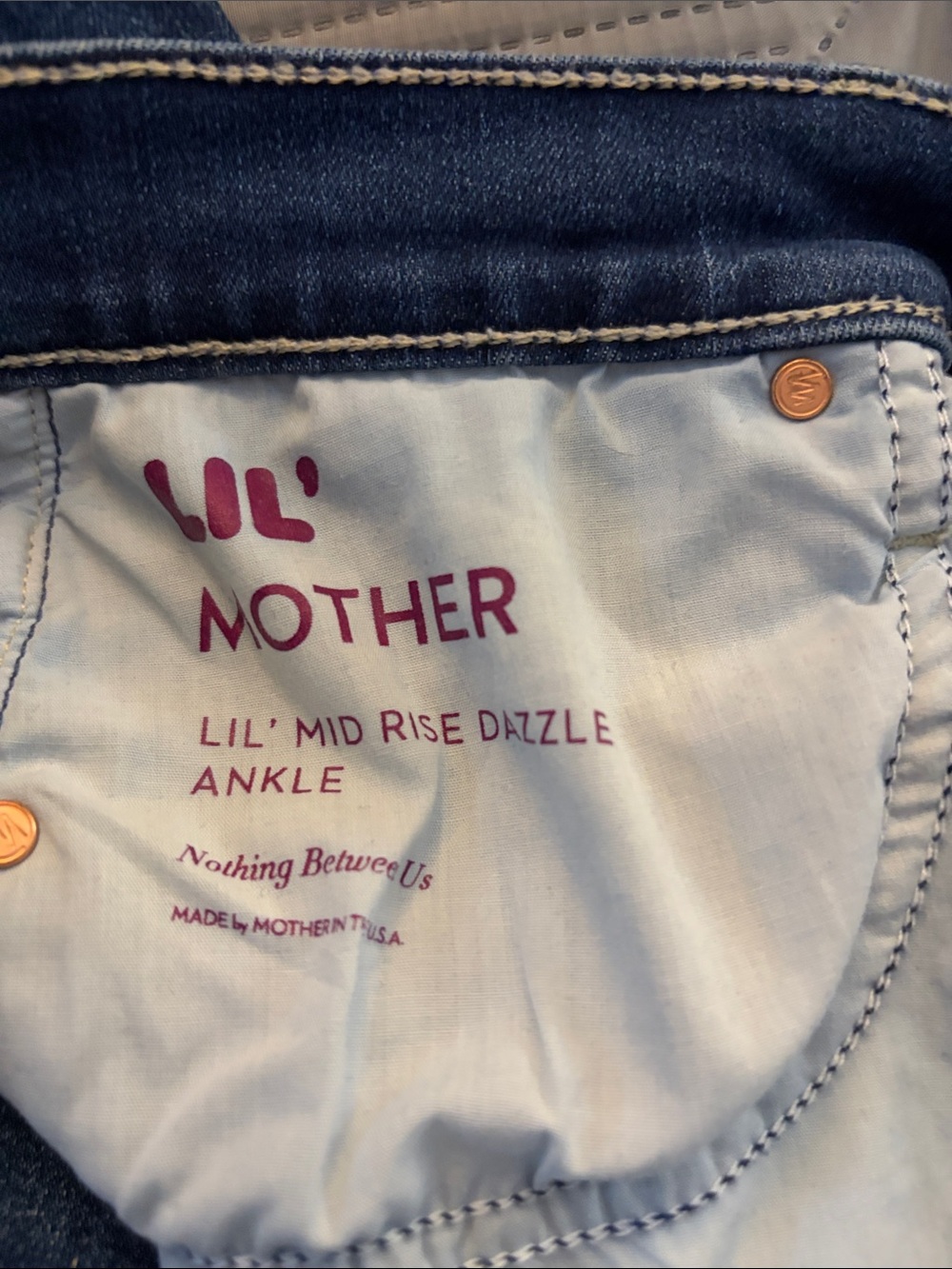 MOTHER Indigo Denim Mid-Rise Ankle Jeans with Pink Logo - Picture 2 of 3